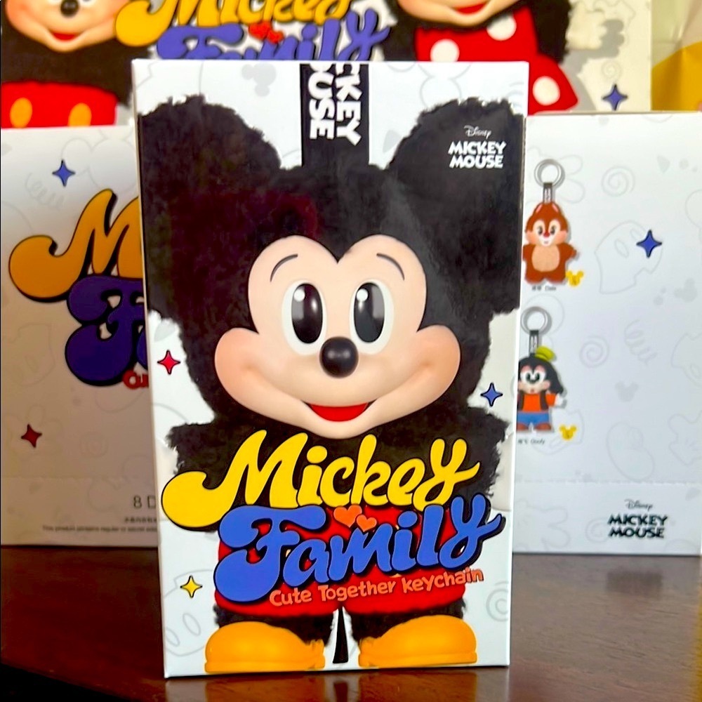 Pop Mart Disney Mickey Mouse Family Keychain Bag Charm NEW CONFIRMED OPEN BOX - Picture 3 of 6